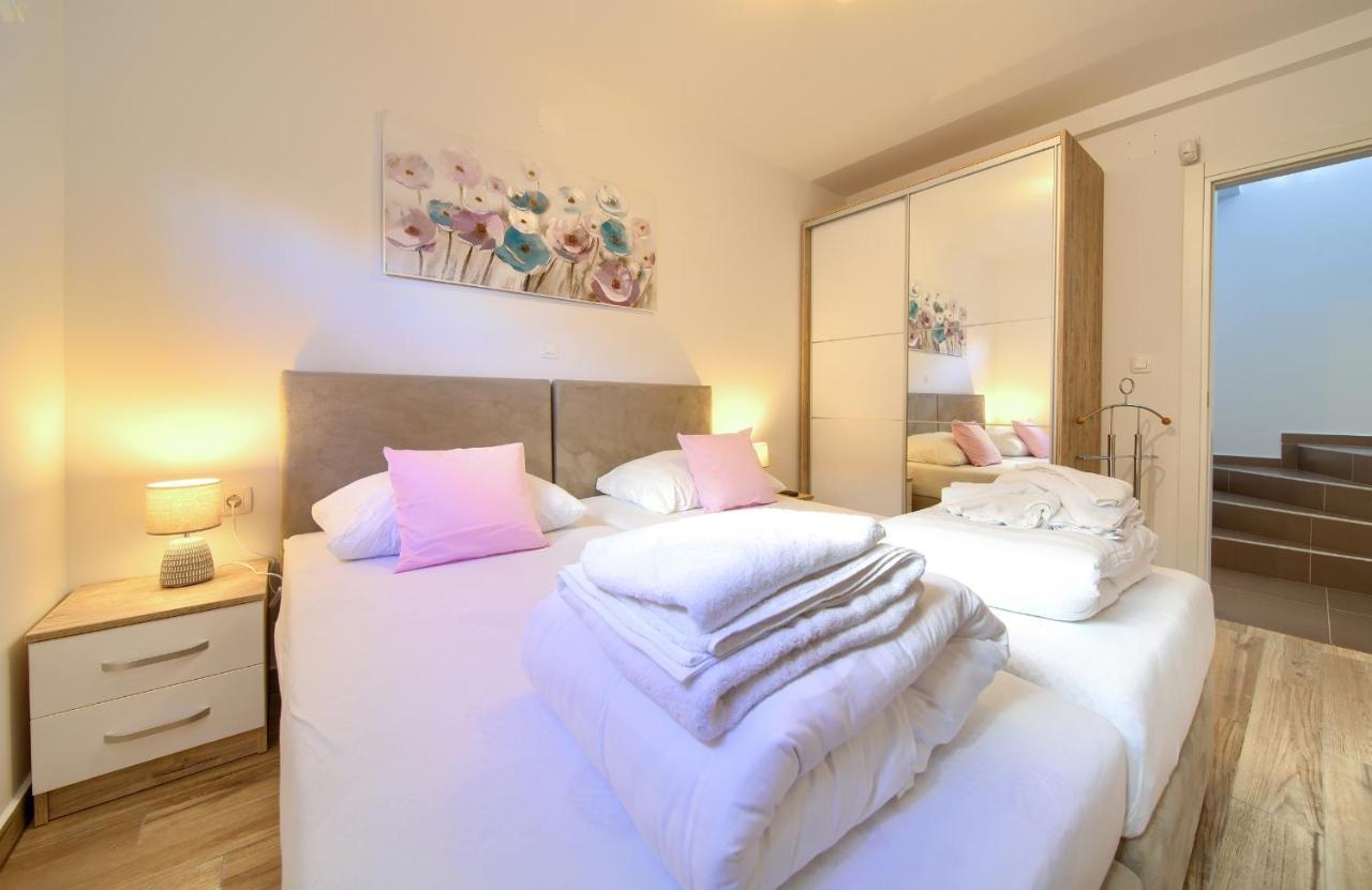 Villa Solis Lacus Modern Apartment - Private Heated Pool - Smart Tv Sky X - Free Parking Njivice Ngoại thất bức ảnh
