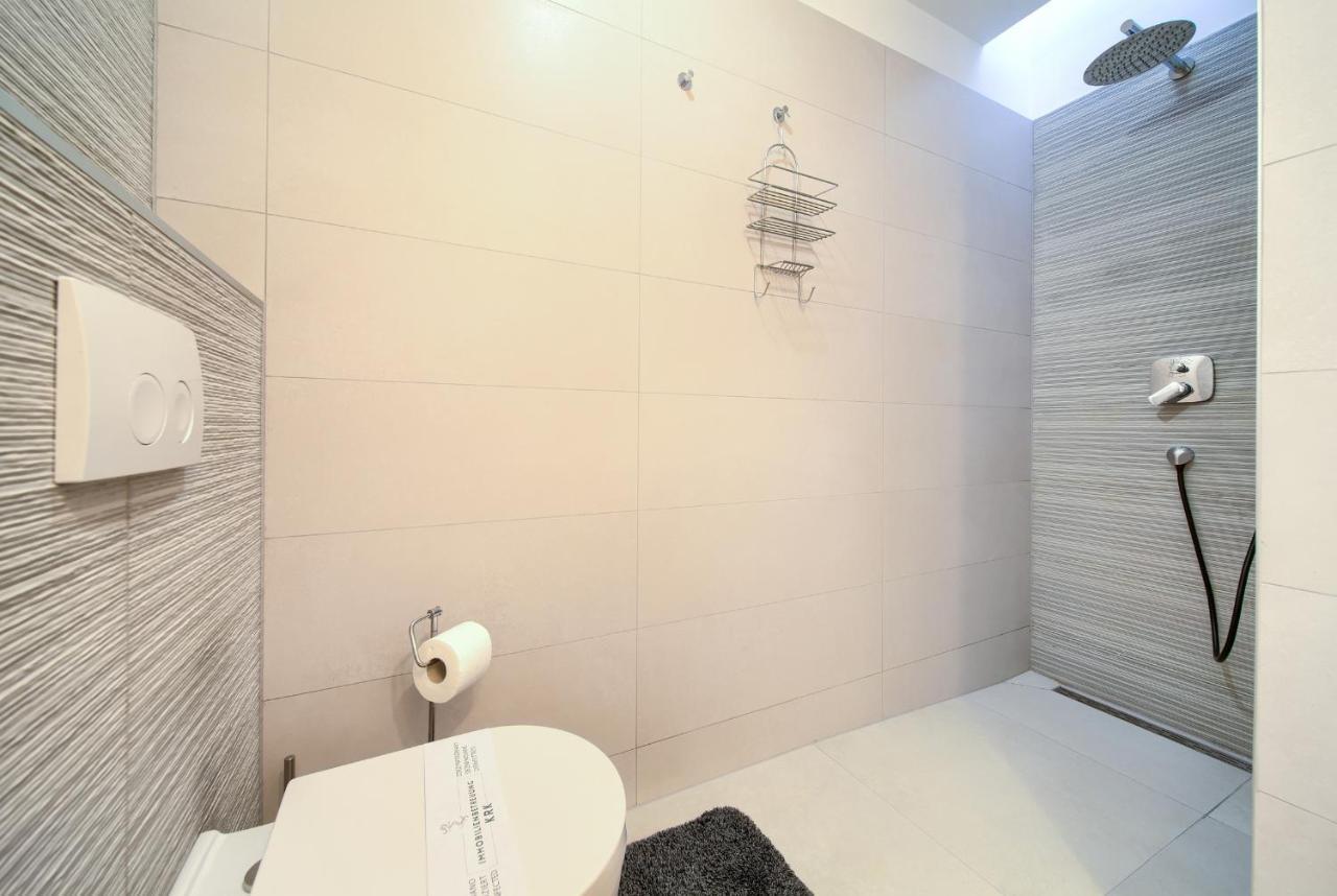 Villa Solis Lacus Modern Apartment - Private Heated Pool - Smart Tv Sky X - Free Parking Njivice Ngoại thất bức ảnh