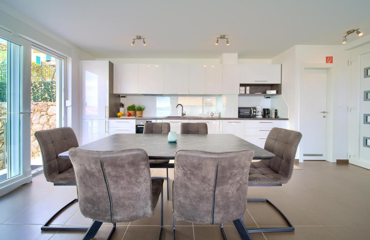 Villa Solis Lacus Modern Apartment - Private Heated Pool - Smart Tv Sky X - Free Parking Njivice Ngoại thất bức ảnh