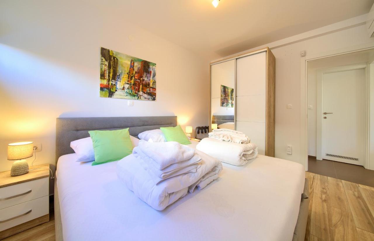 Villa Solis Lacus Modern Apartment - Private Heated Pool - Smart Tv Sky X - Free Parking Njivice Ngoại thất bức ảnh